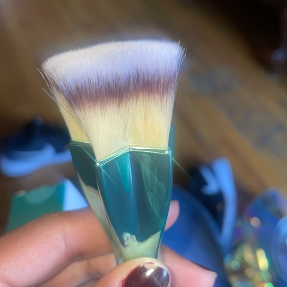 IT Cosmetics Limited Edition Super Star Foundation Brush bundle - Picture 12 of 17